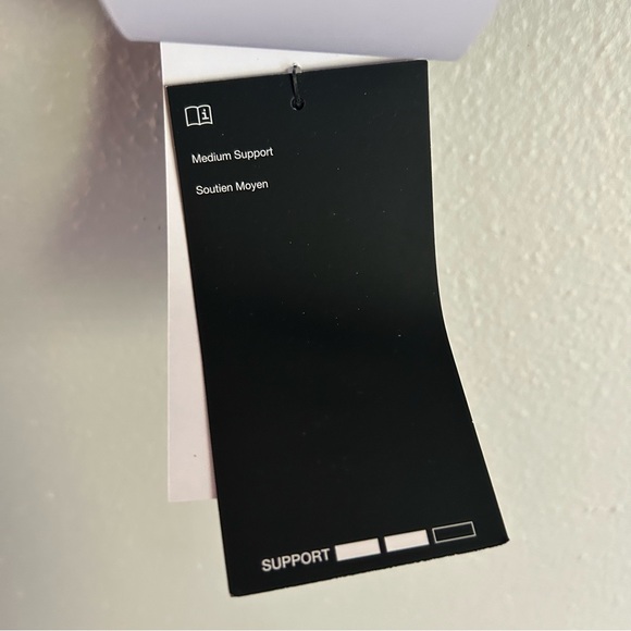 NWT Nike Medium Support Sports Bra with Keyhole Design - Picture 6 of 6